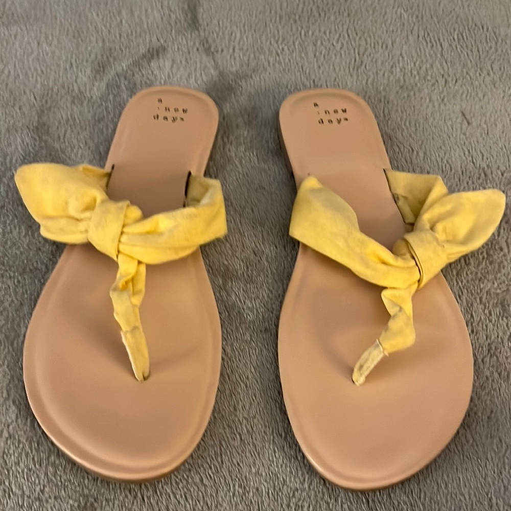 Sandals with a bow